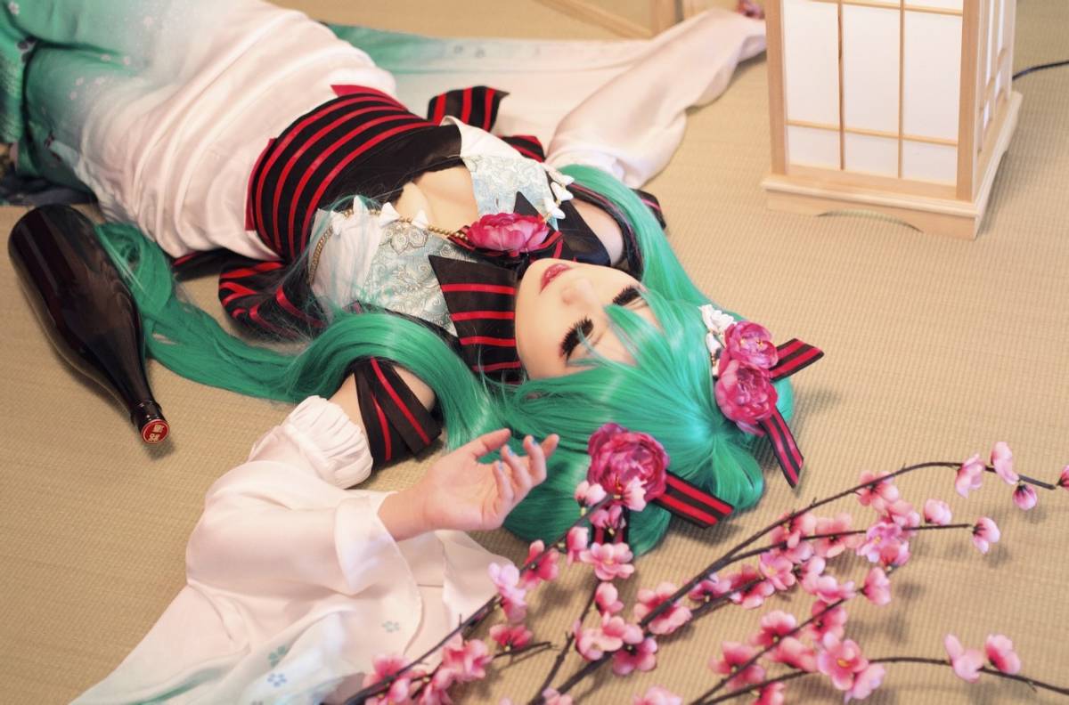 Phiên bản quốc ca kỳ lạ "Hatin Miku" cos