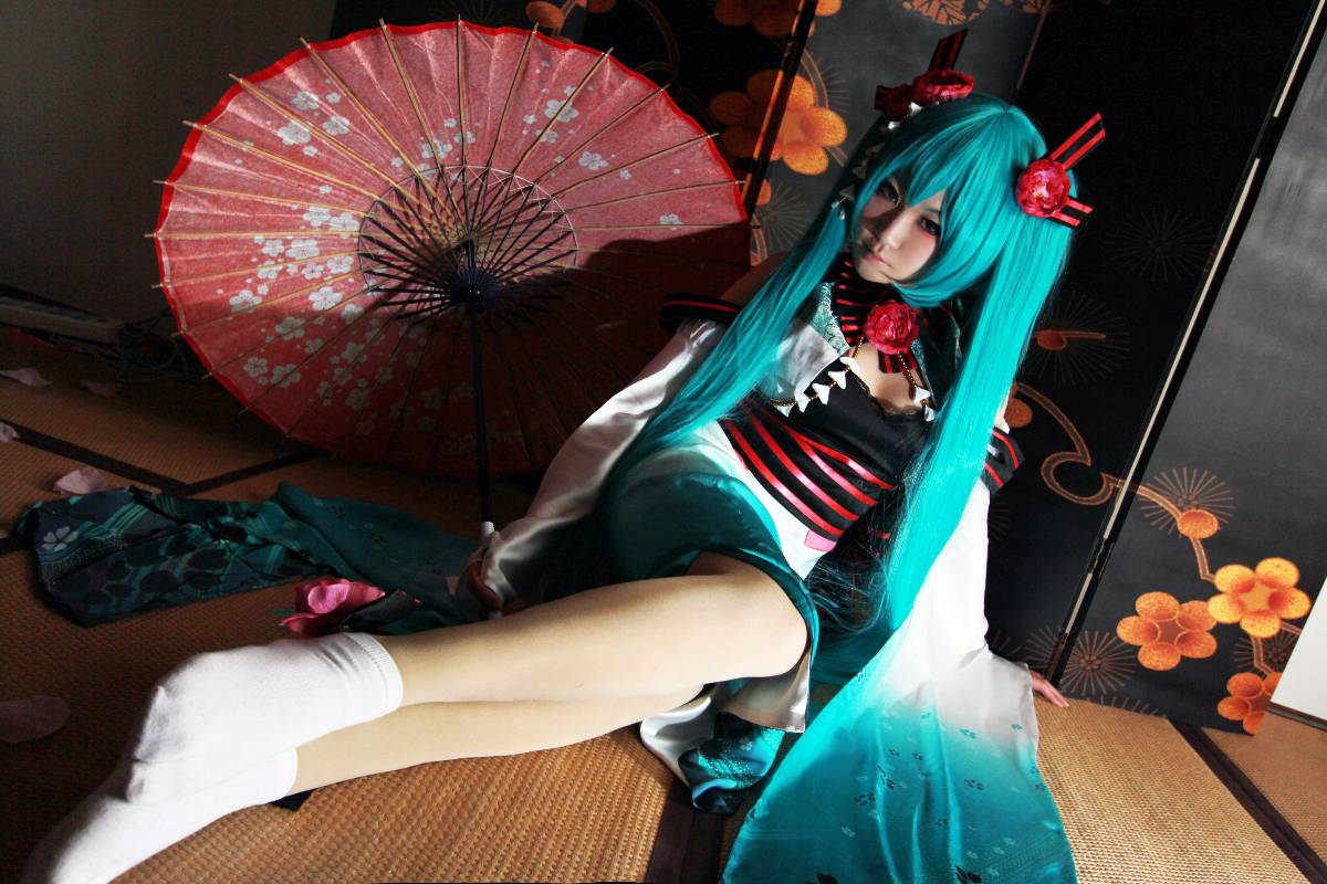 Phiên bản quốc ca kỳ lạ "Hatin Miku" cos