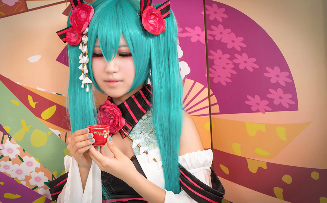 Phiên bản quốc ca kỳ lạ "Hatin Miku" cos