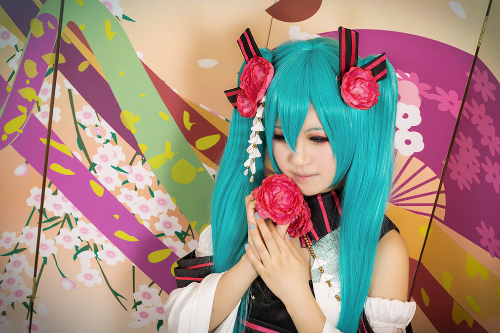 Phiên bản quốc ca kỳ lạ "Hatin Miku" cos