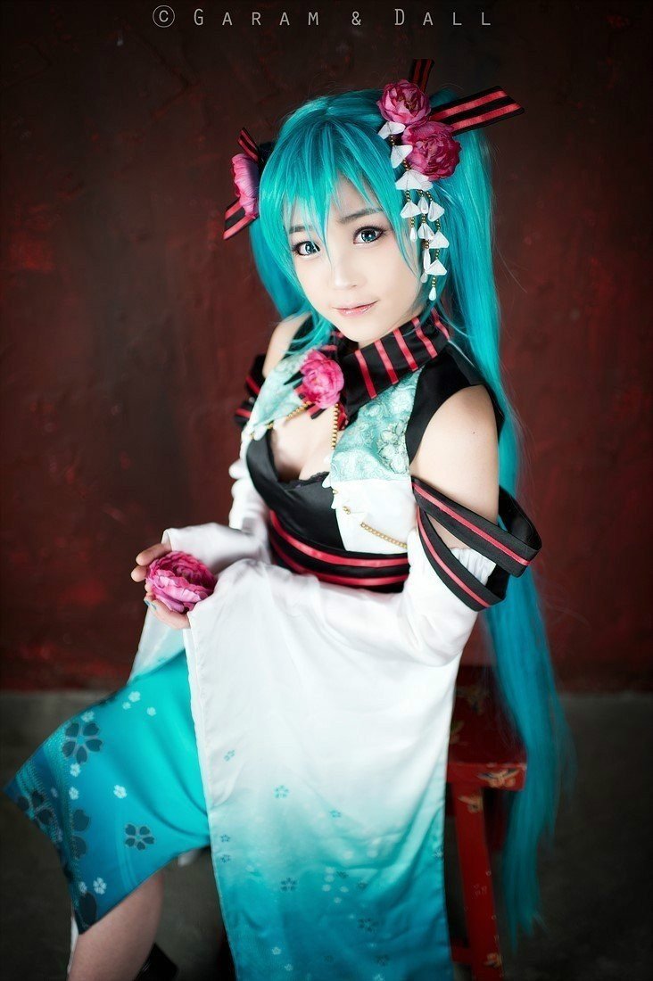 Phiên bản quốc ca kỳ lạ "Hatin Miku" cos