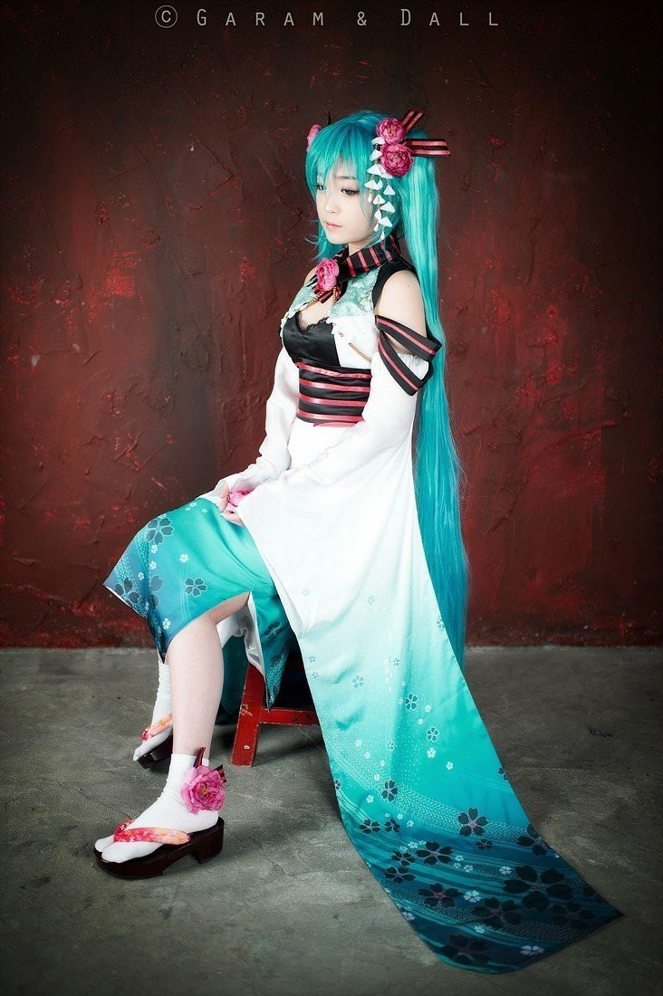 Phiên bản quốc ca kỳ lạ "Hatin Miku" cos