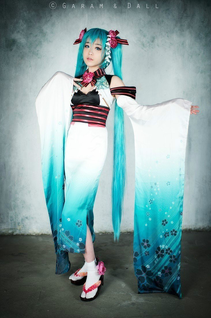 Phiên bản quốc ca kỳ lạ "Hatin Miku" cos