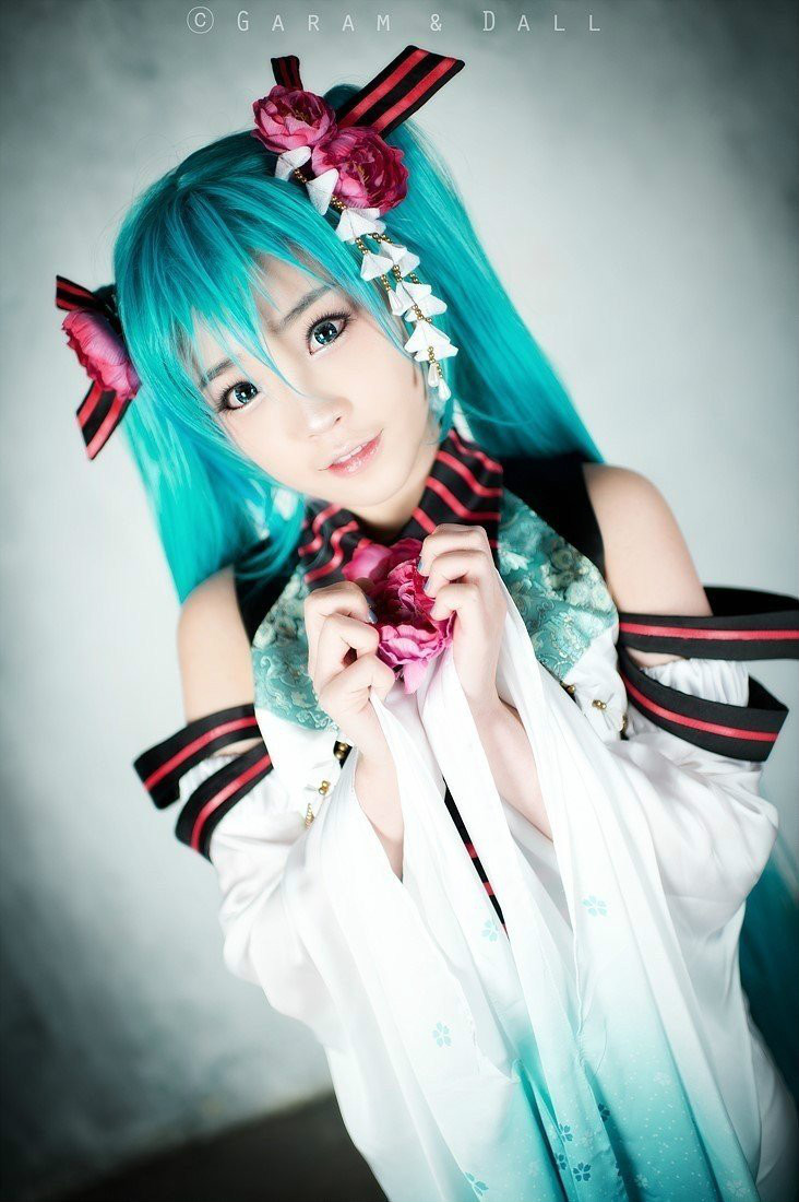 Phiên bản quốc ca kỳ lạ "Hatin Miku" cos