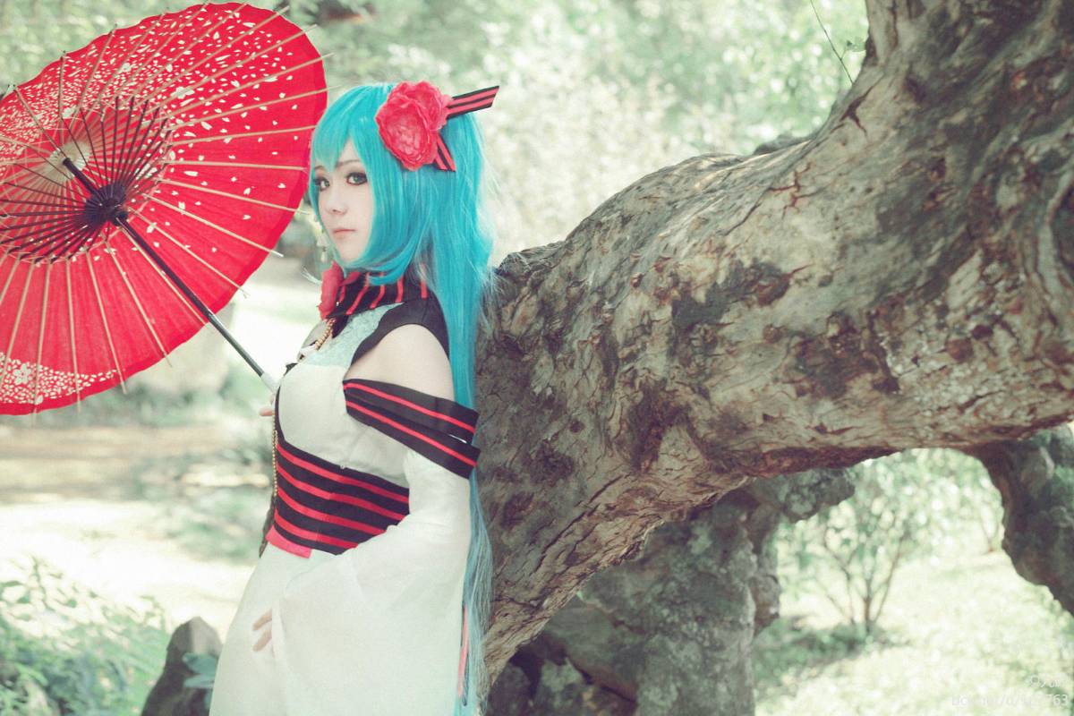 Phiên bản quốc ca kỳ lạ "Hatin Miku" cos