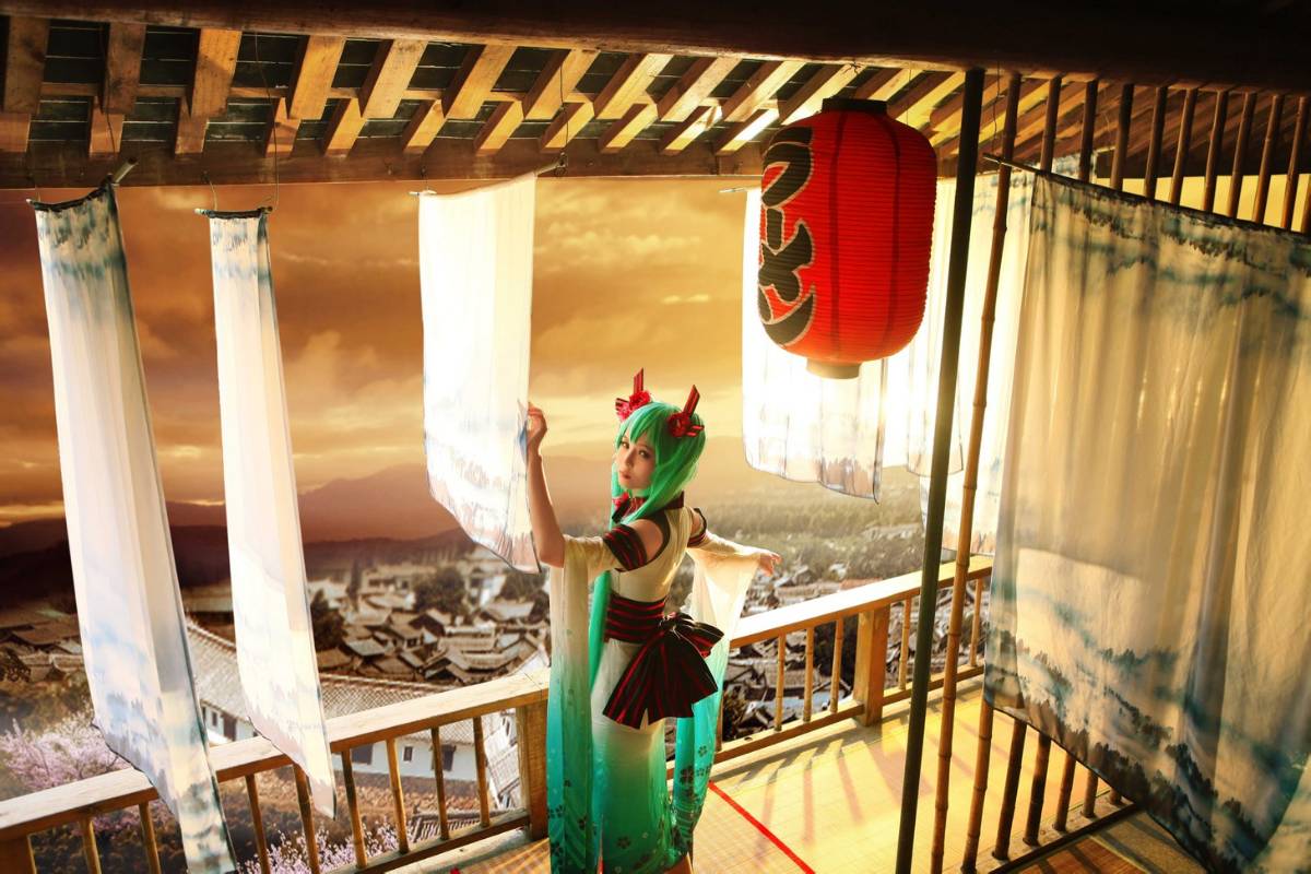 Phiên bản quốc ca kỳ lạ "Hatin Miku" cos