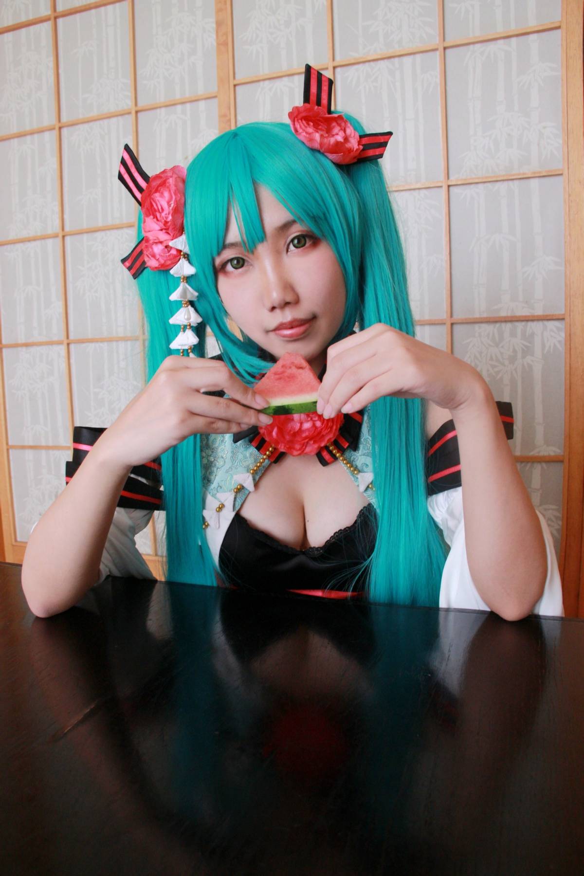 Phiên bản quốc ca kỳ lạ "Hatin Miku" cos