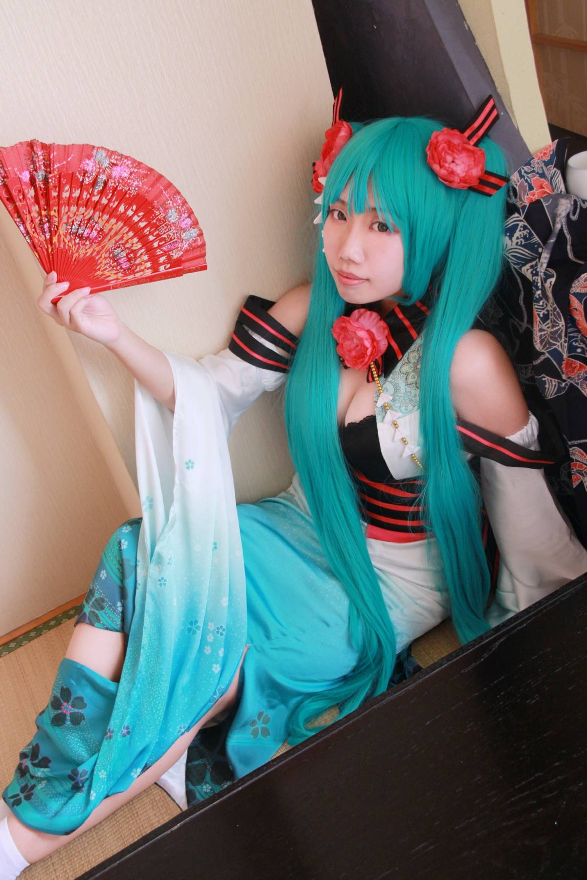 Phiên bản quốc ca kỳ lạ "Hatin Miku" cos