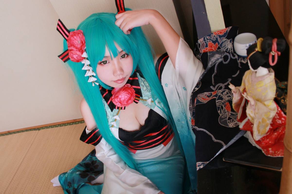 Phiên bản quốc ca kỳ lạ "Hatin Miku" cos