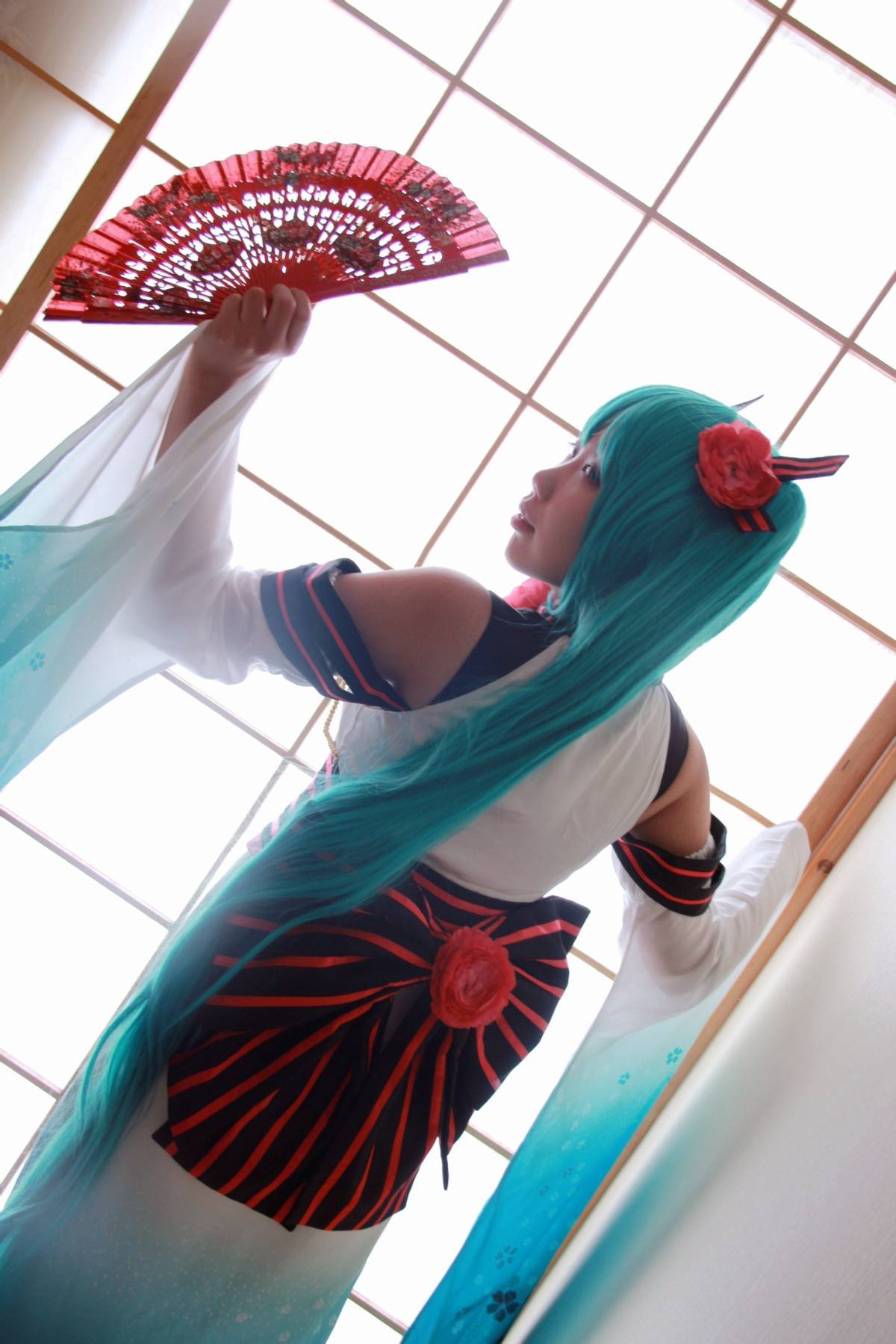 Phiên bản quốc ca kỳ lạ "Hatin Miku" cos