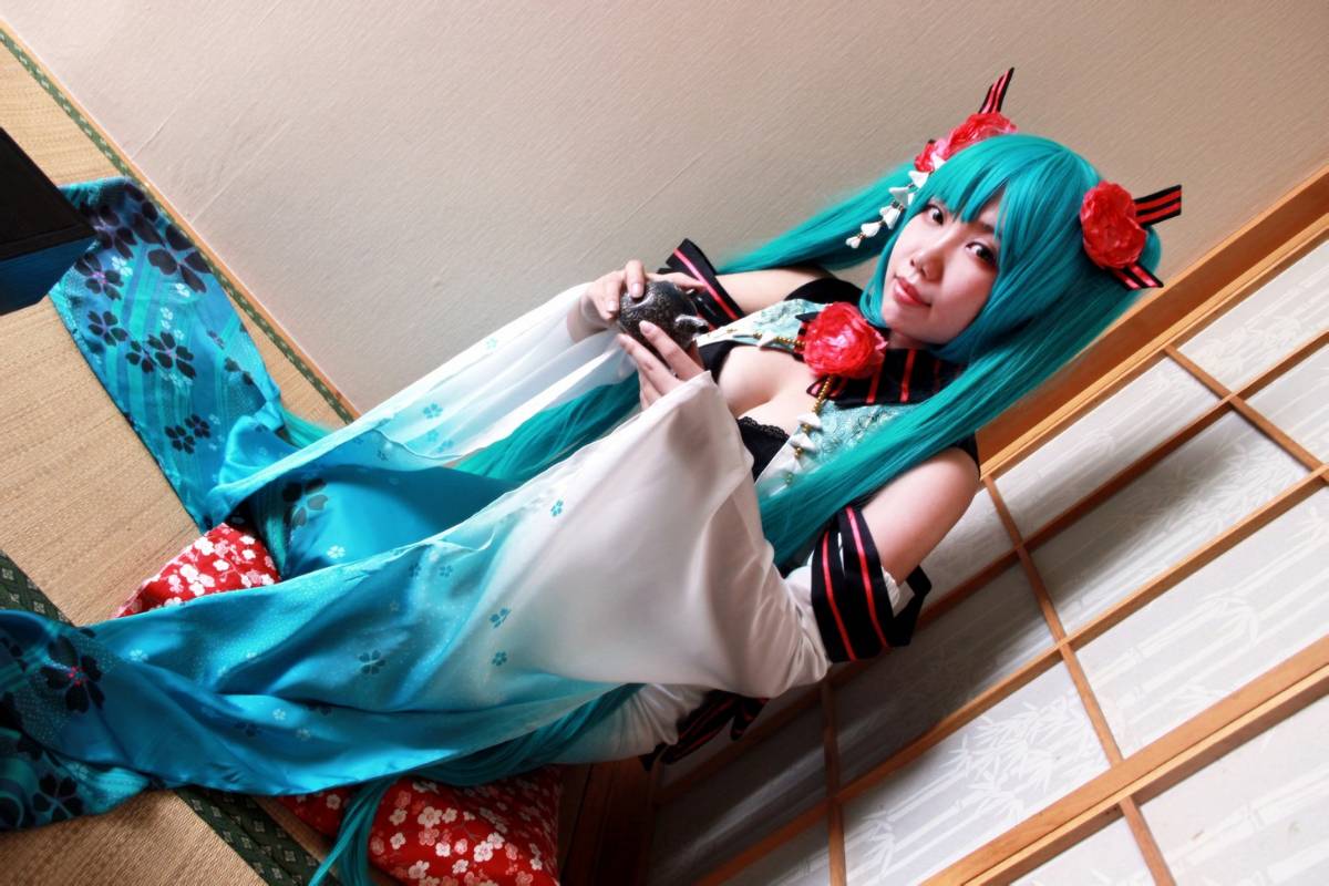 Phiên bản quốc ca kỳ lạ "Hatin Miku" cos