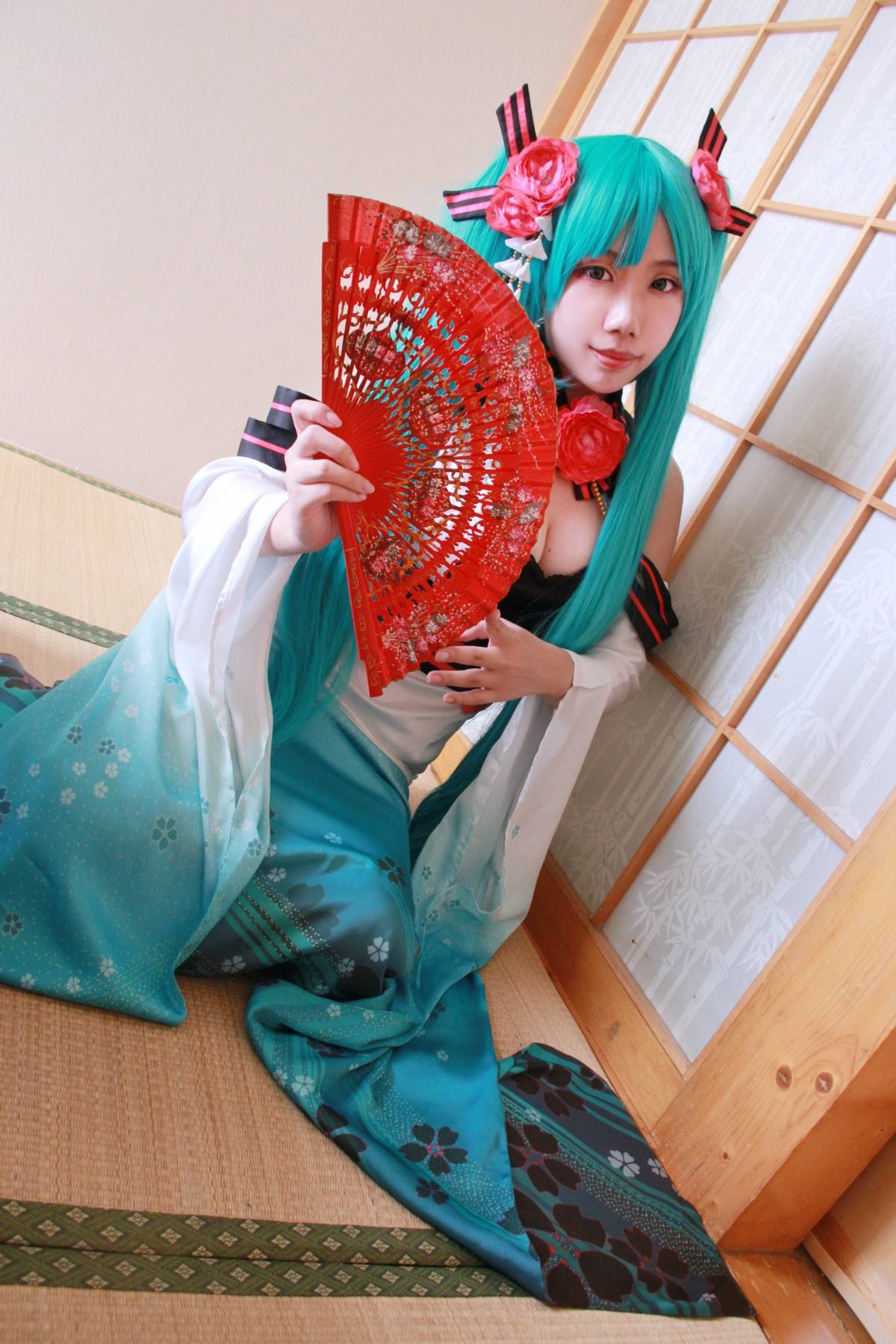 Phiên bản quốc ca kỳ lạ "Hatin Miku" cos