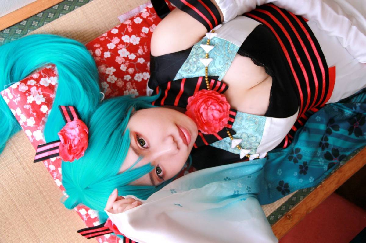 Phiên bản quốc ca kỳ lạ "Hatin Miku" cos