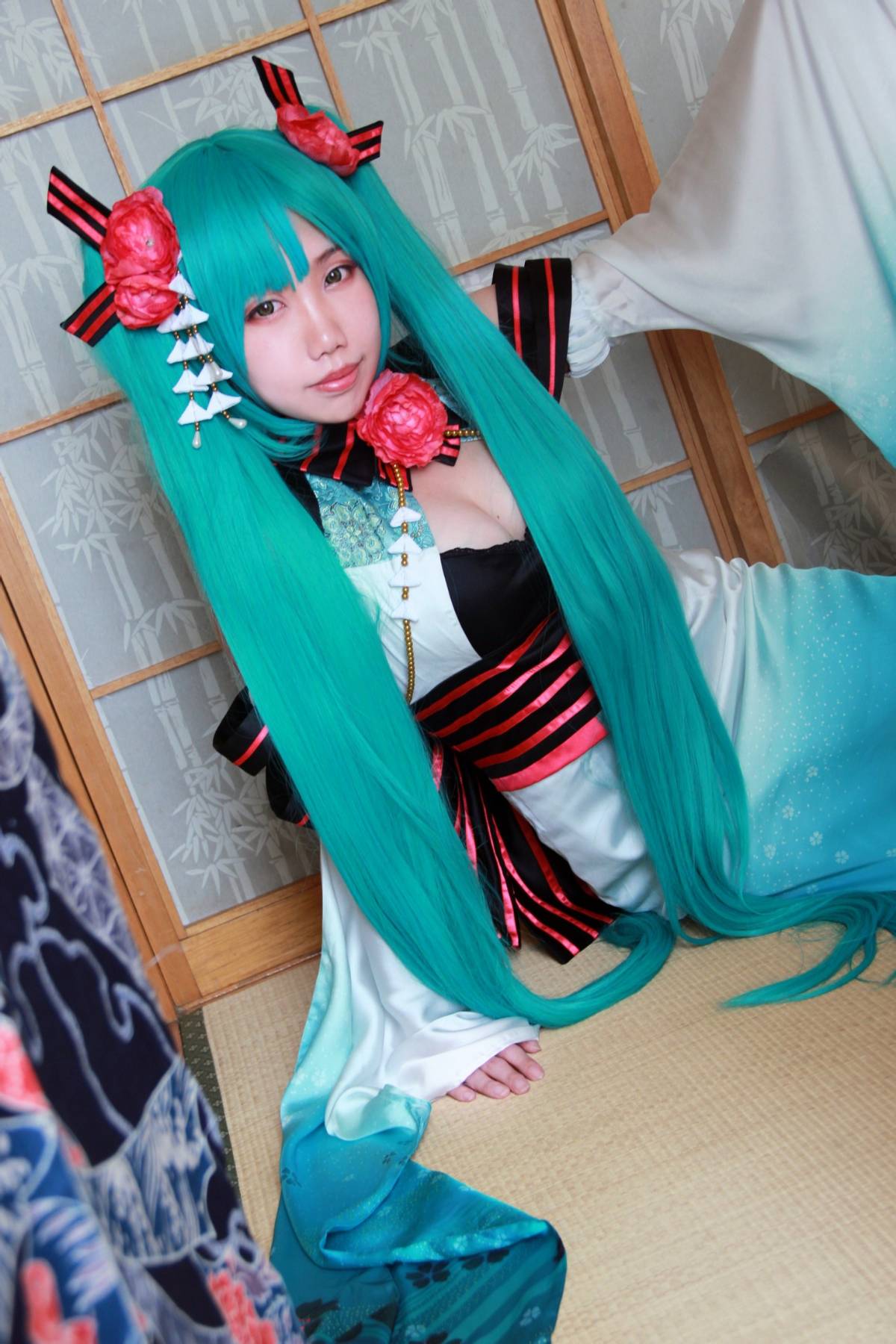 Phiên bản quốc ca kỳ lạ "Hatin Miku" cos