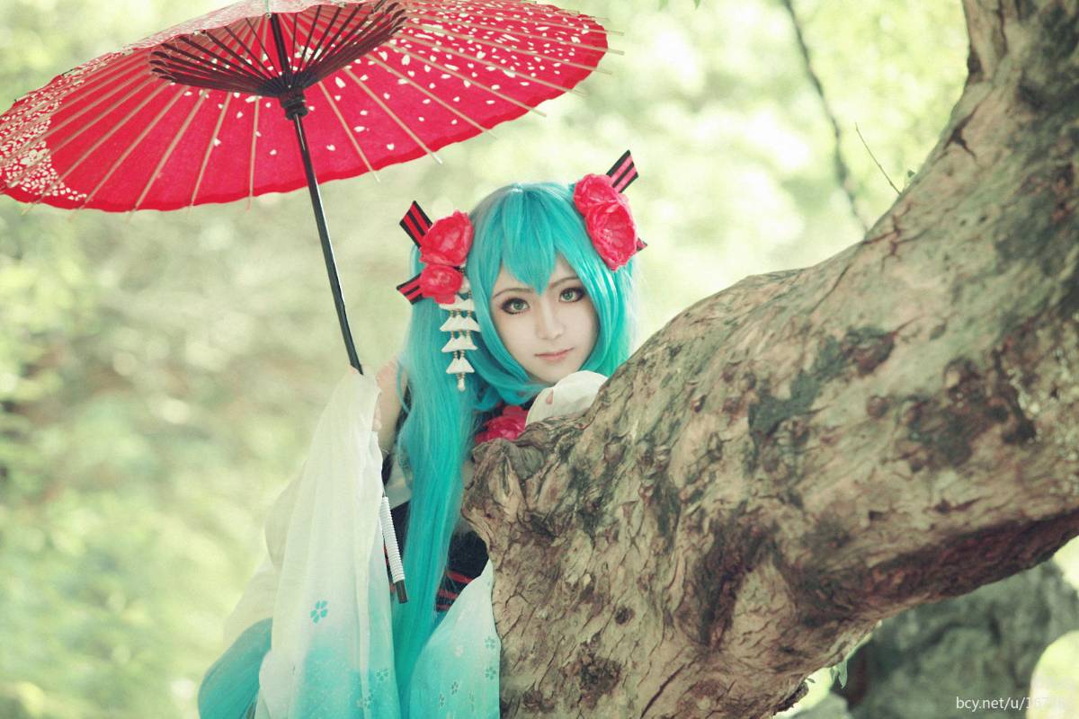 Phiên bản quốc ca kỳ lạ "Hatin Miku" cos