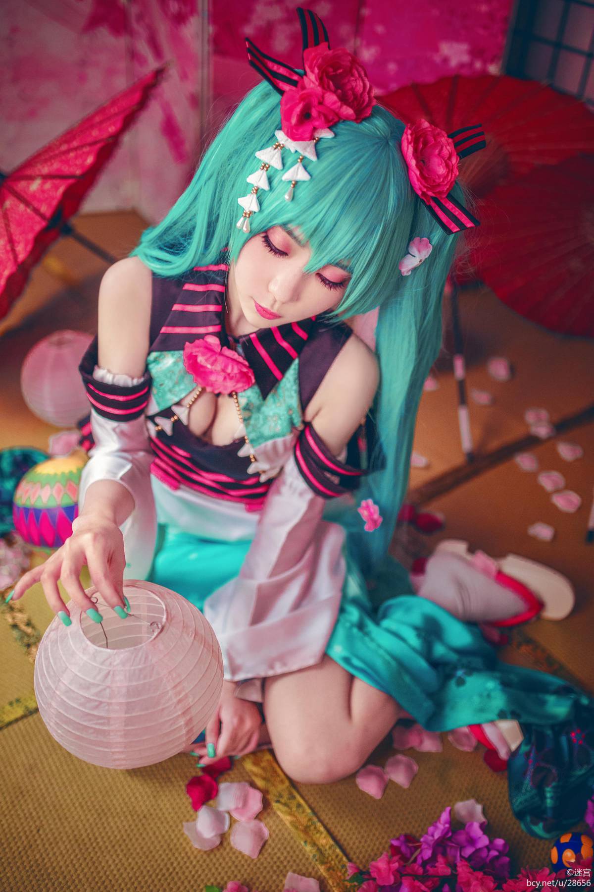 Phiên bản quốc ca kỳ lạ "Hatin Miku" cos