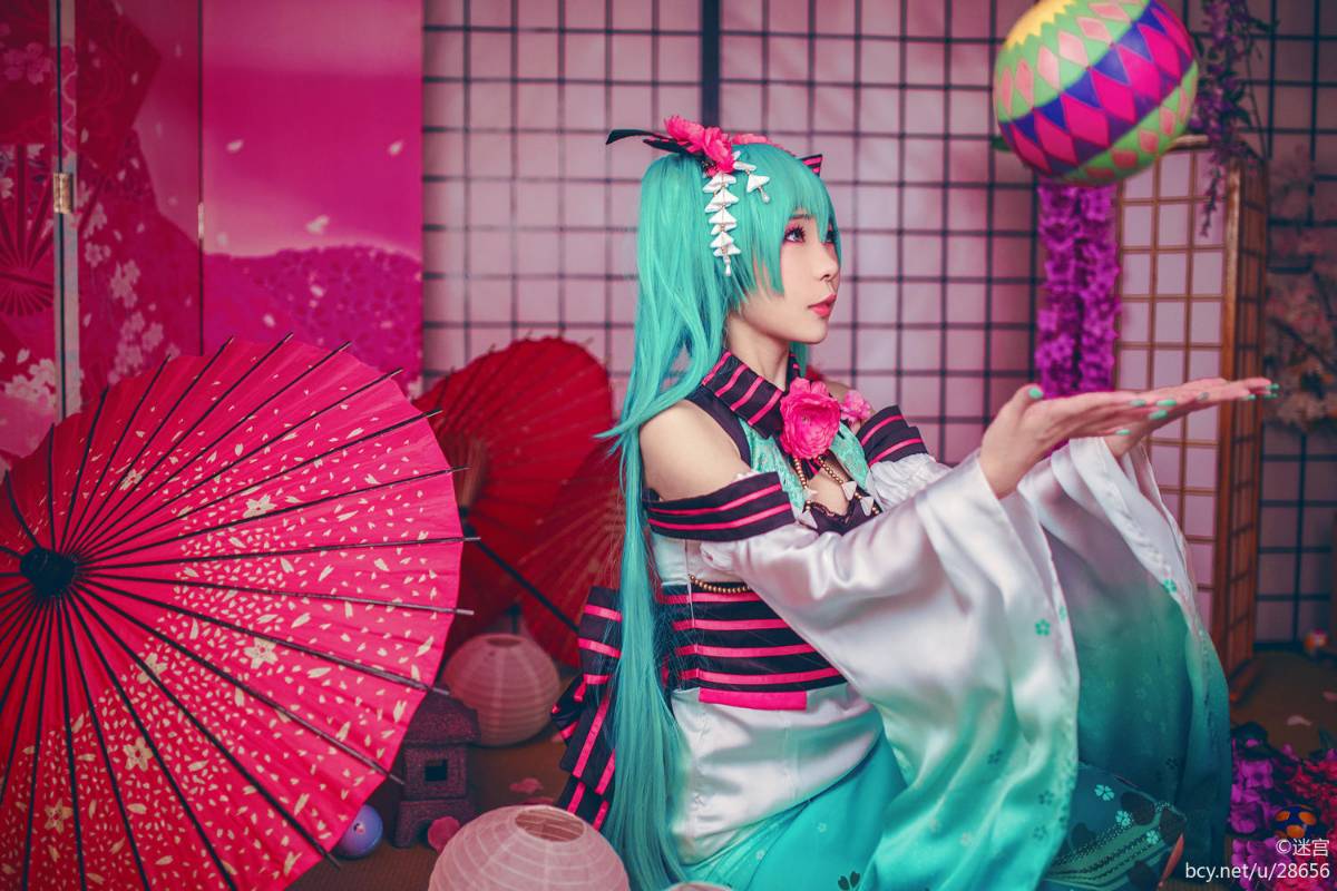Phiên bản quốc ca kỳ lạ "Hatin Miku" cos