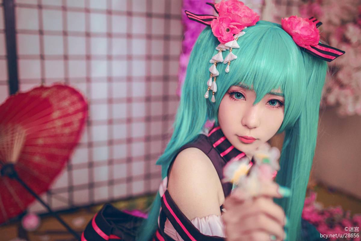 Phiên bản quốc ca kỳ lạ "Hatin Miku" cos