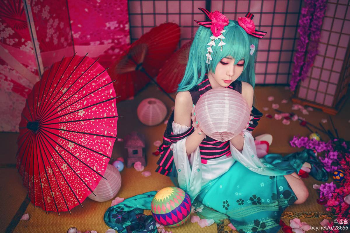 Phiên bản quốc ca kỳ lạ "Hatin Miku" cos