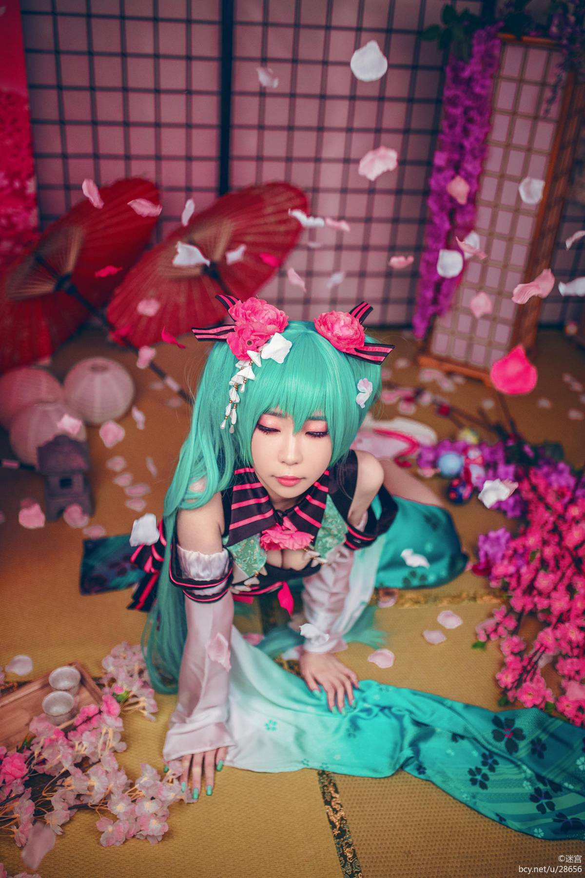 Phiên bản quốc ca kỳ lạ "Hatin Miku" cos