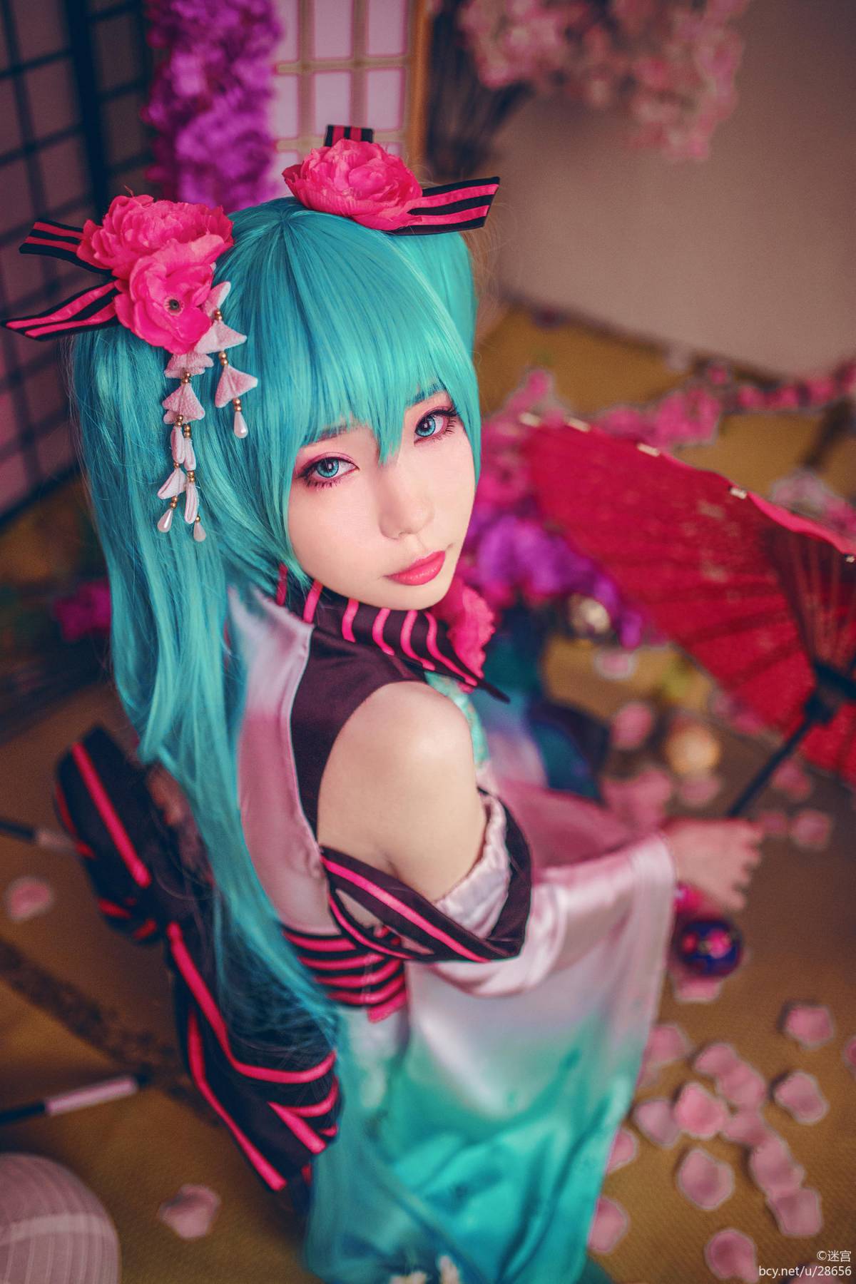 Phiên bản quốc ca kỳ lạ "Hatin Miku" cos