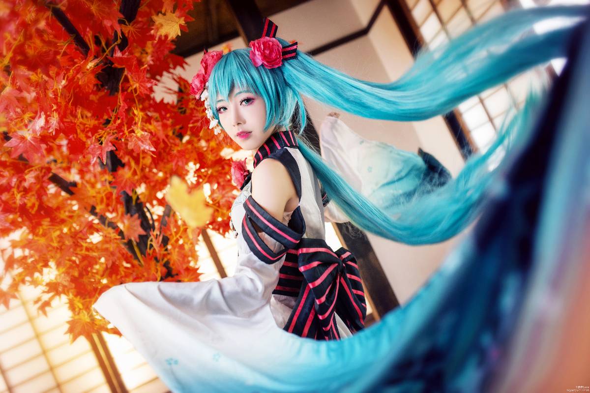 Phiên bản quốc ca kỳ lạ "Hatin Miku" cos