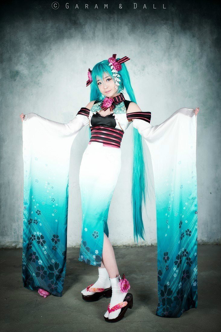 Phiên bản quốc ca kỳ lạ "Hatin Miku" cos