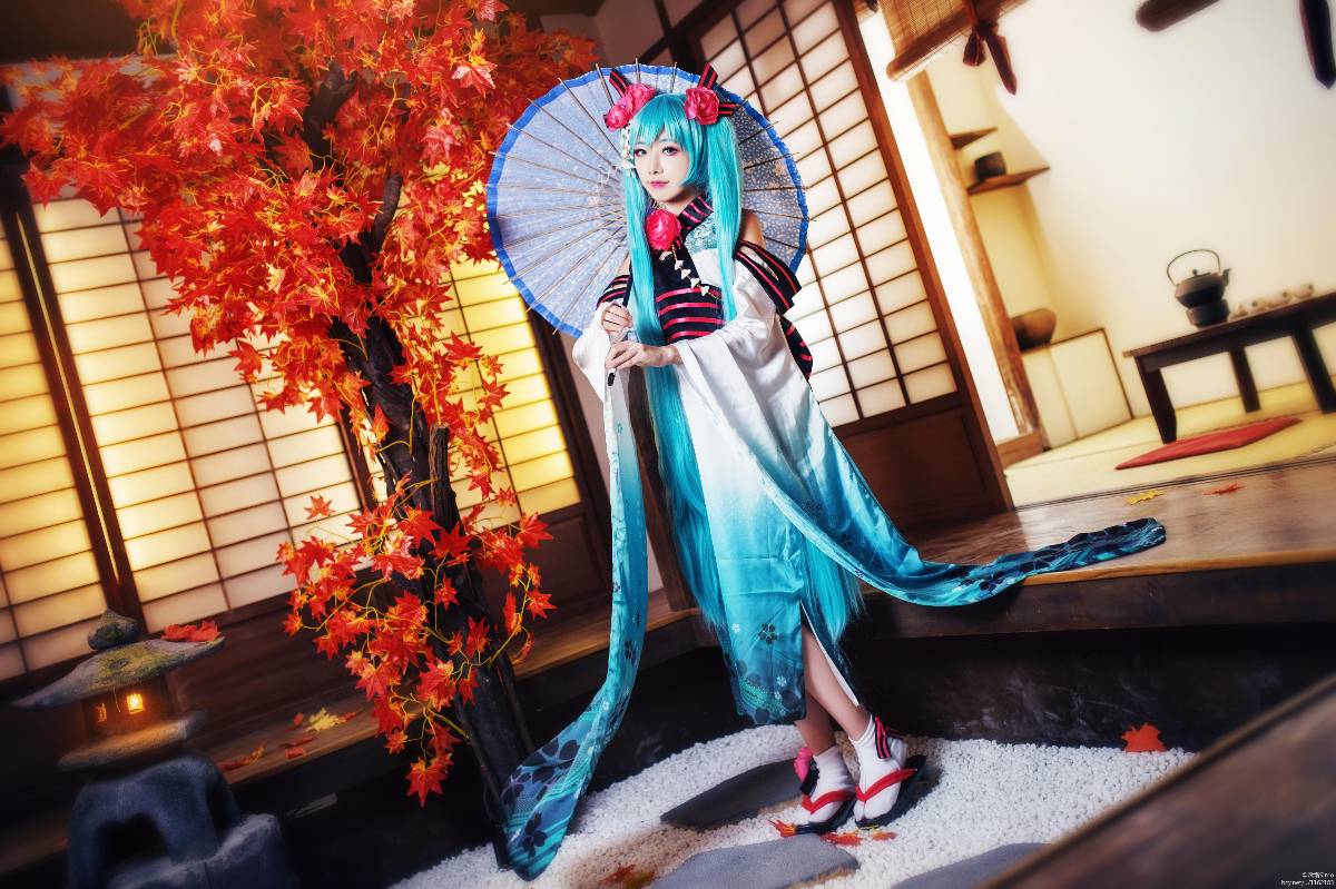 Phiên bản quốc ca kỳ lạ "Hatin Miku" cos