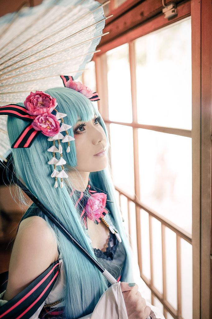 Phiên bản quốc ca kỳ lạ "Hatin Miku" cos