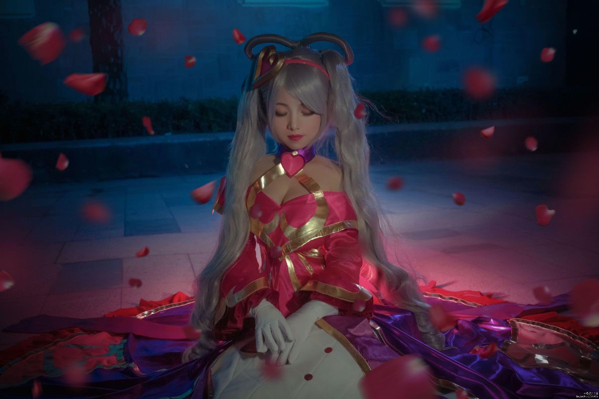 "Liên minh huyền thoại" Ngày Valentine Limited Skin Sweetheart Baby Sona C O S P L A Y