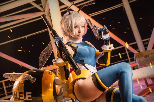 "BEE BEE" LIULI BEE COMBAT SAID C O S P L A Y