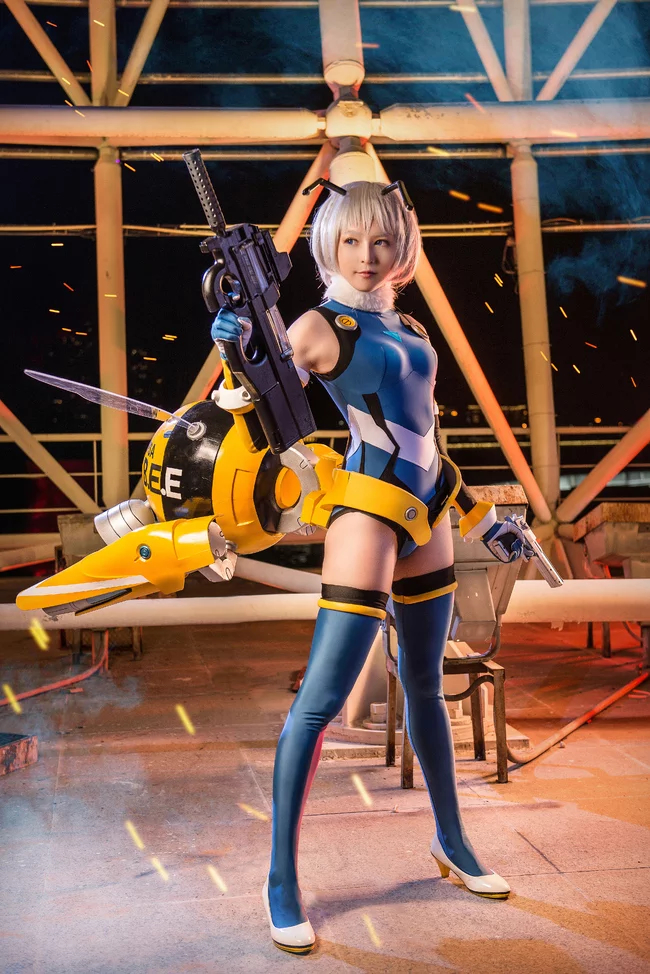 "BEE BEE" LIULI BEE COMBAT SAID C O S P L A Y