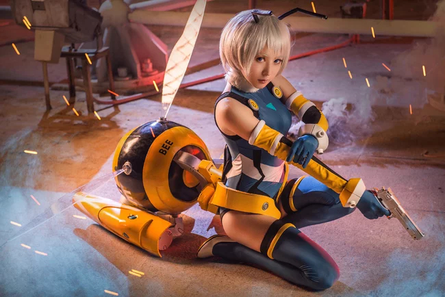 "BEE BEE" LIULI BEE COMBAT SAID C O S P L A Y