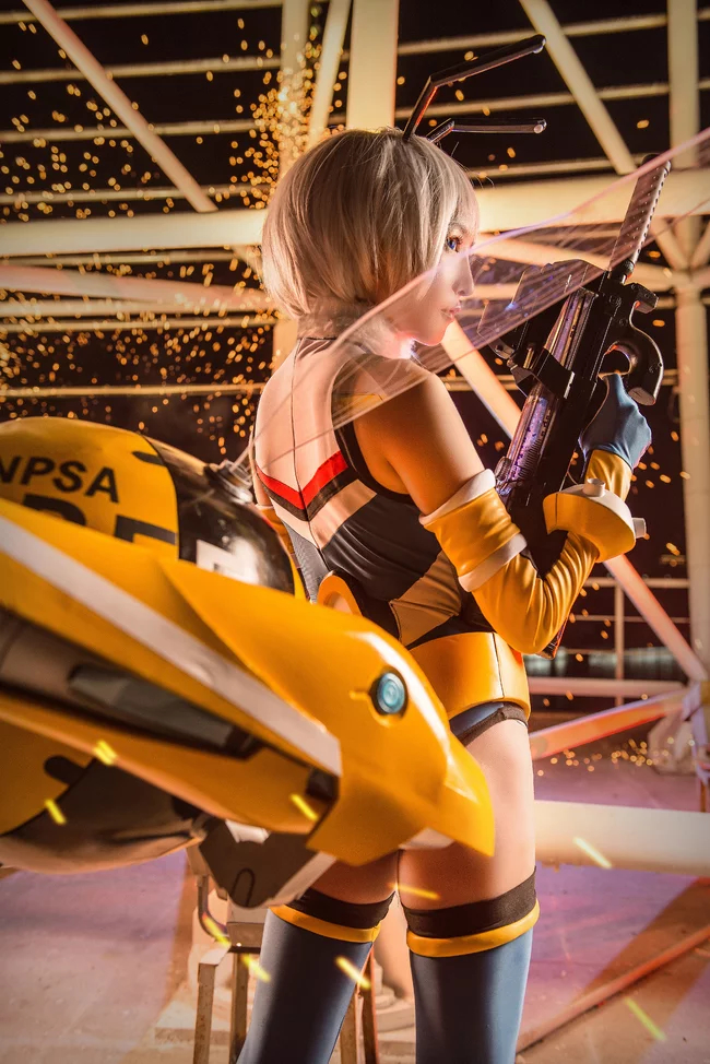 "BEE BEE" LIULI BEE COMBAT SAID C O S P L A Y