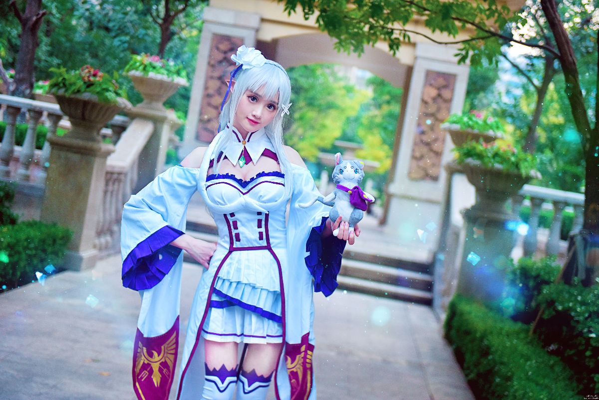 Re: Cuộc sống ở một thế giới khác từ đầu## Emilya#