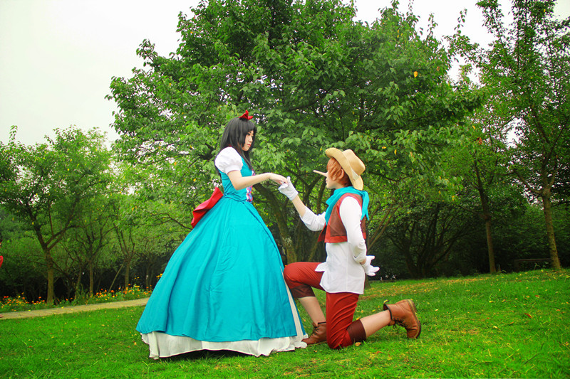 "Hàng trăm ngàn trò đùa lạnh lùng" Pinocchio x Bạch Tuyết C O S P L A Y