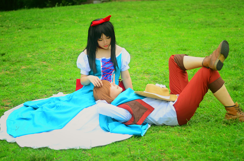 "Hàng trăm ngàn trò đùa lạnh lùng" Pinocchio x Bạch Tuyết C O S P L A Y