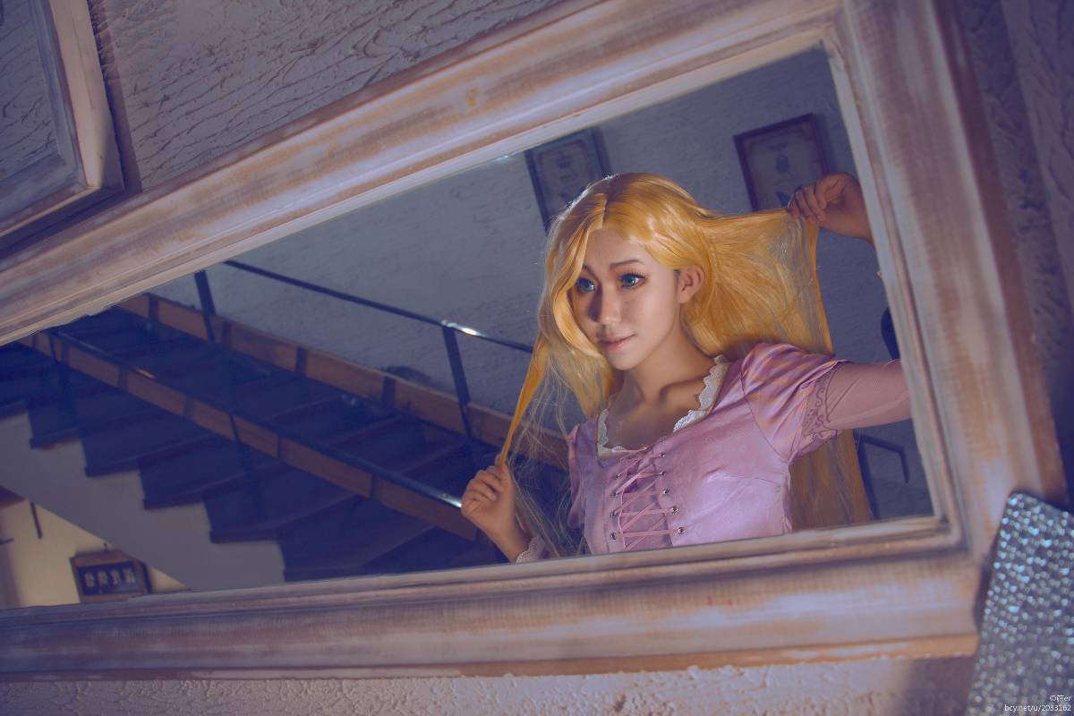 "Magic" Rapunzel Lepe c o s p l a y