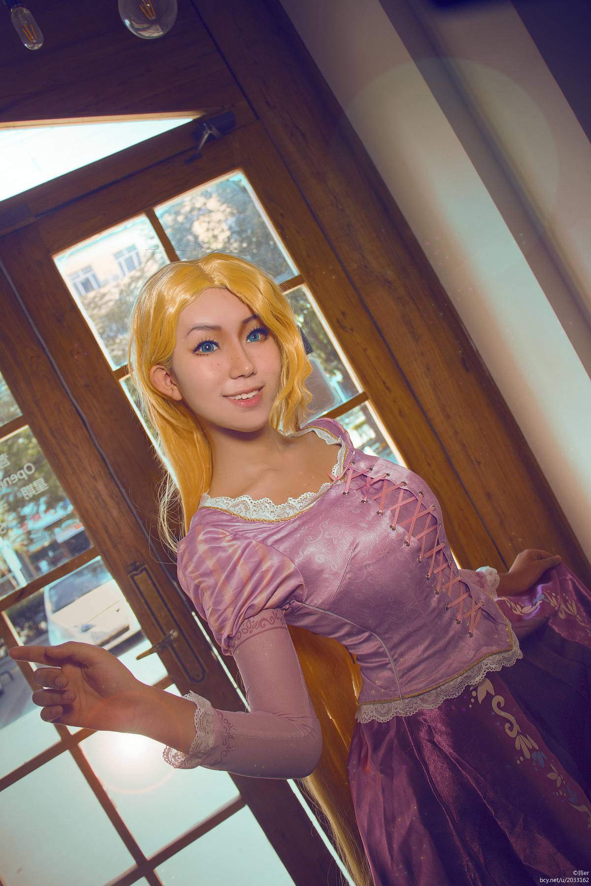 "Magic" Rapunzel Lepe c o s p l a y