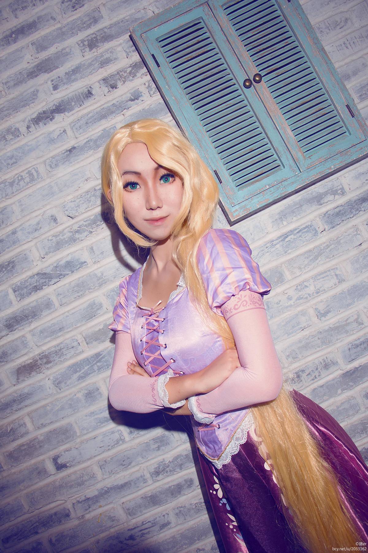 "Magic" Rapunzel Lepe c o s p l a y