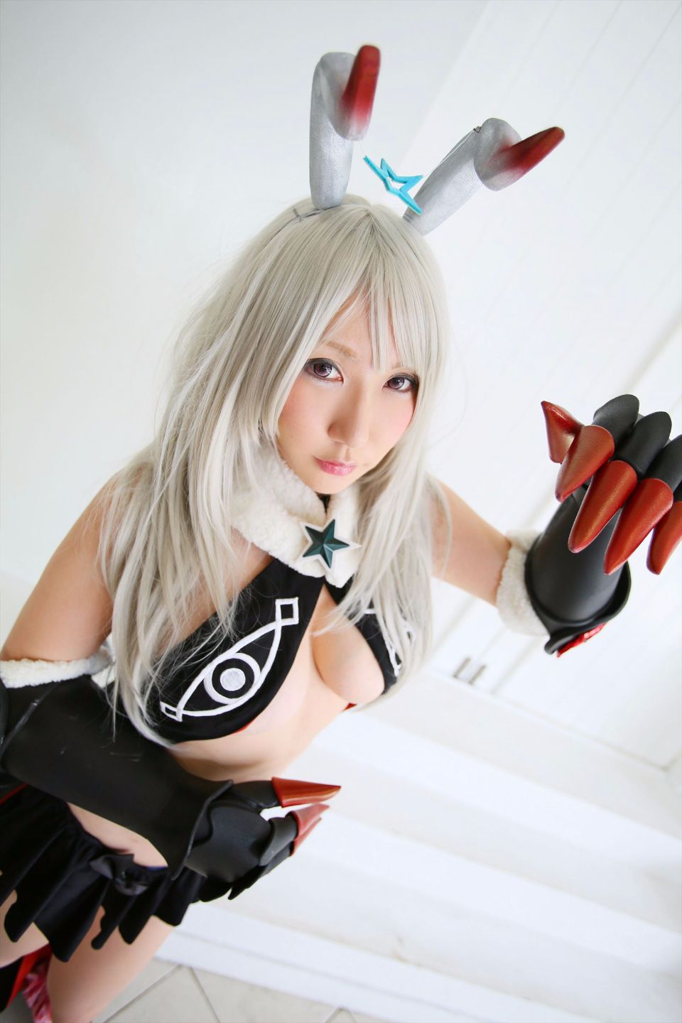 Cô gái trẻ chinh phục ""