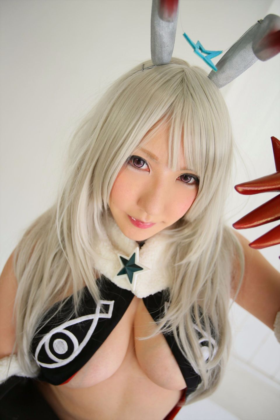 Cô gái trẻ chinh phục ""