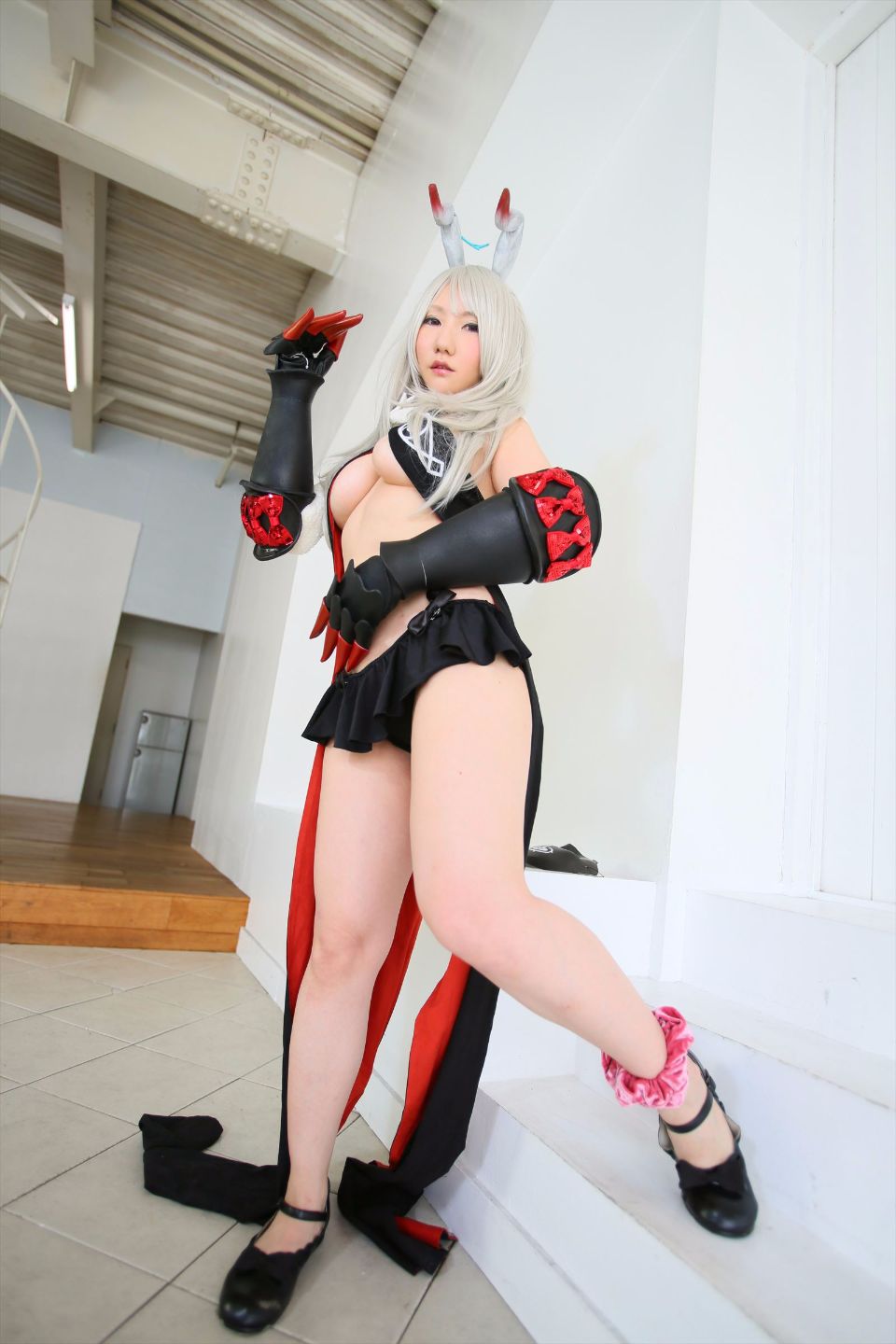 Cô gái trẻ chinh phục ""