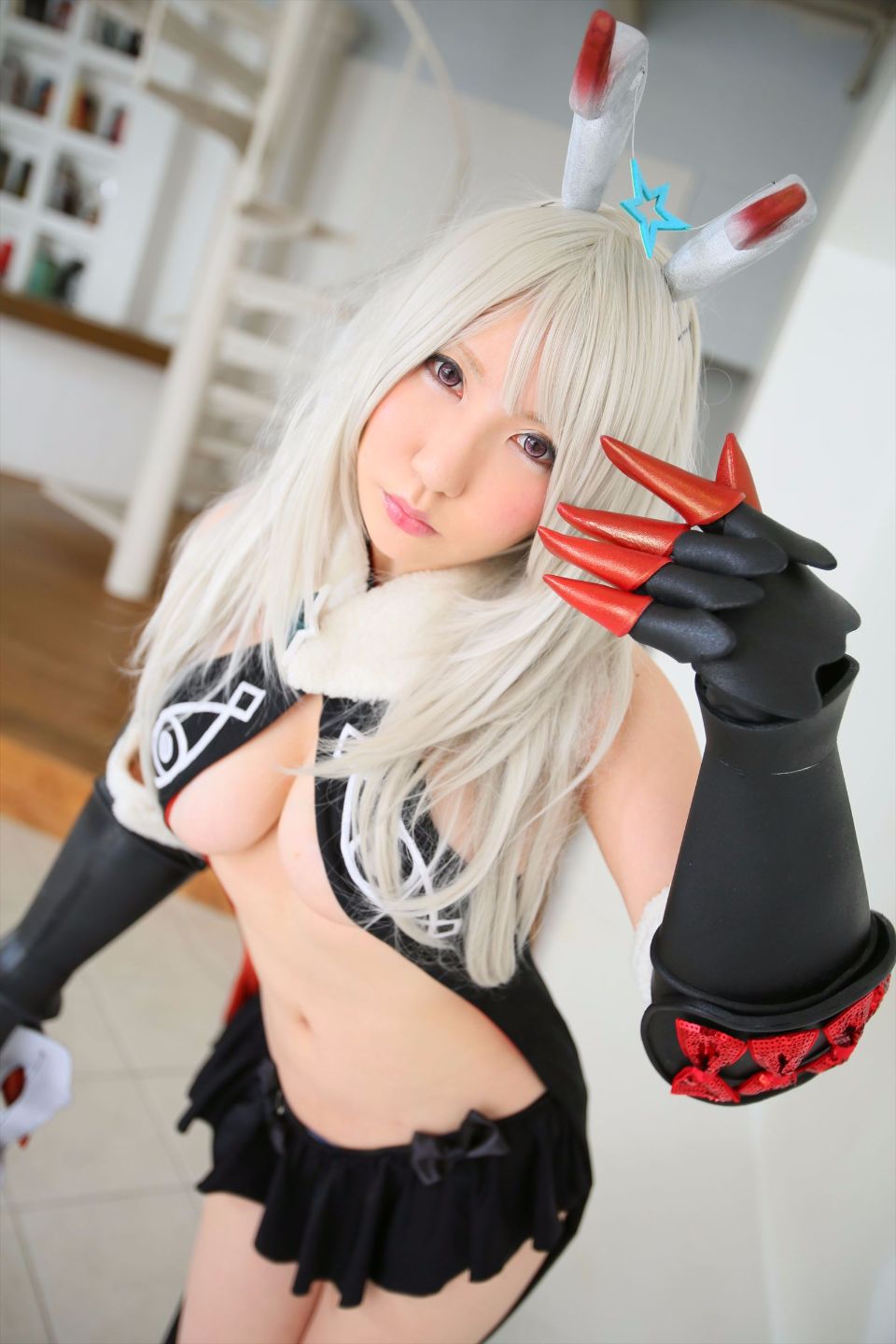 Cô gái trẻ chinh phục ""