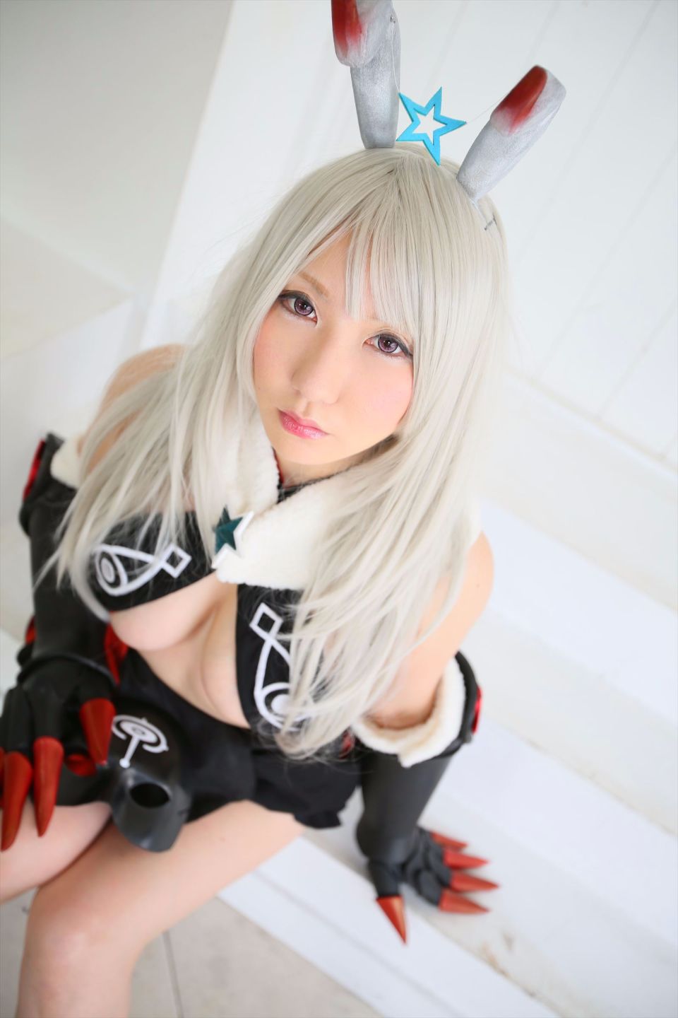 Cô gái trẻ chinh phục ""