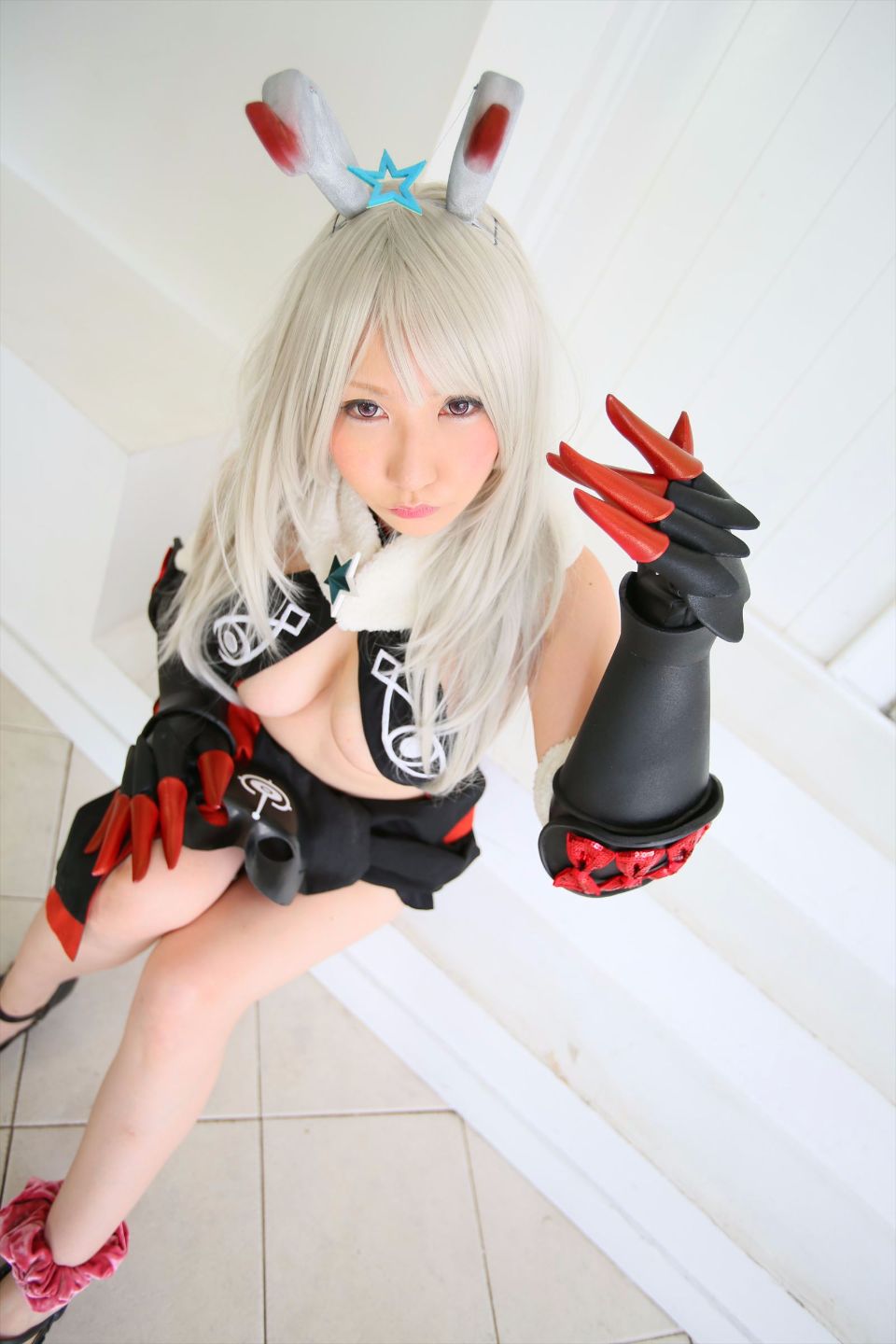 Cô gái trẻ chinh phục ""