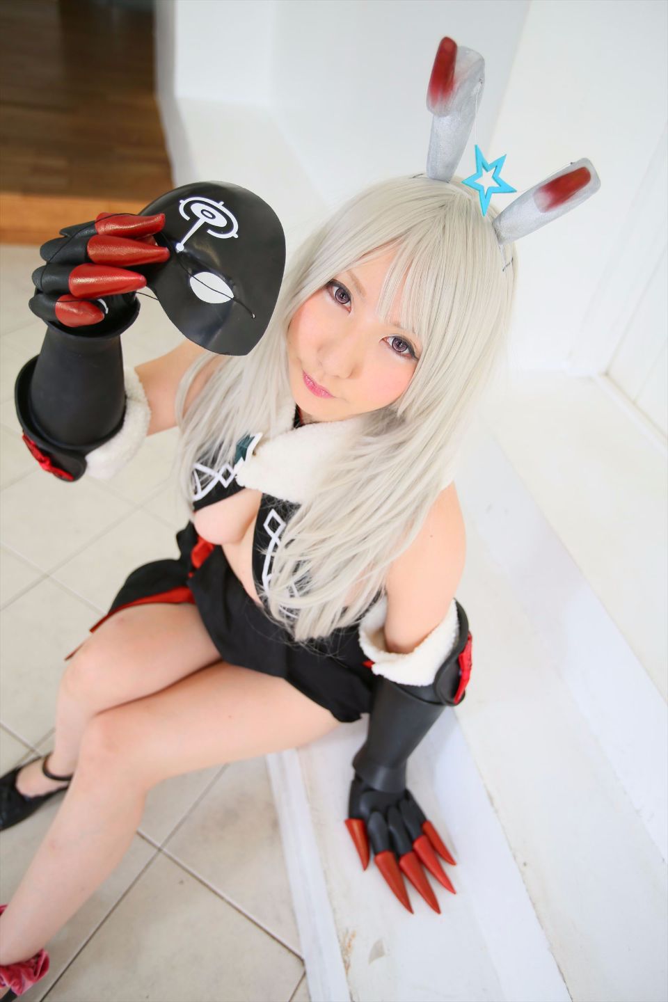 Cô gái trẻ chinh phục ""