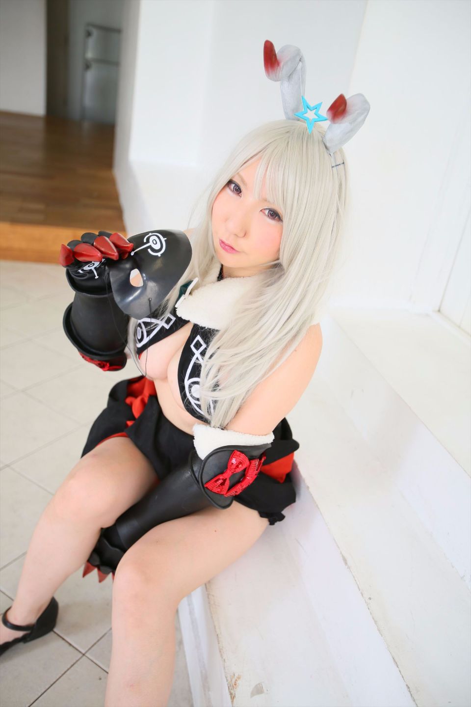 Cô gái trẻ chinh phục ""