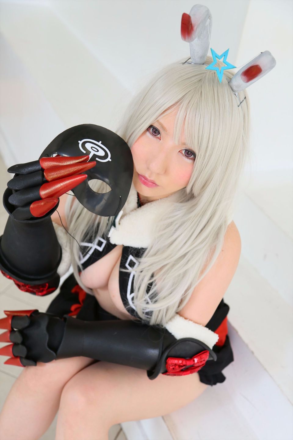 Cô gái trẻ chinh phục ""