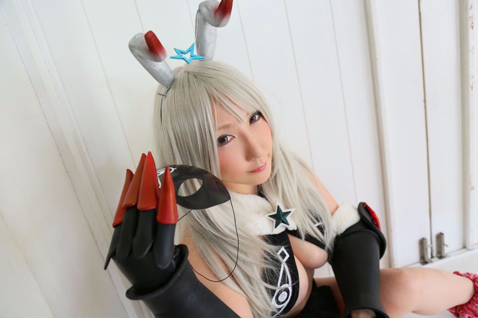 Cô gái trẻ chinh phục ""